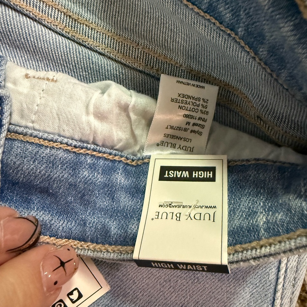 NWT Judy Blue Light Wash High Waisted Jean Shorts - Picture 3 of 5